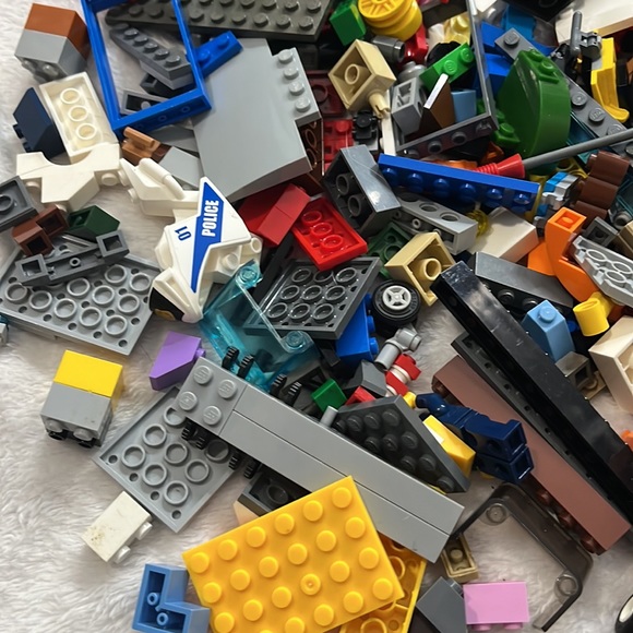 Legos with building book - Picture 3 of 11